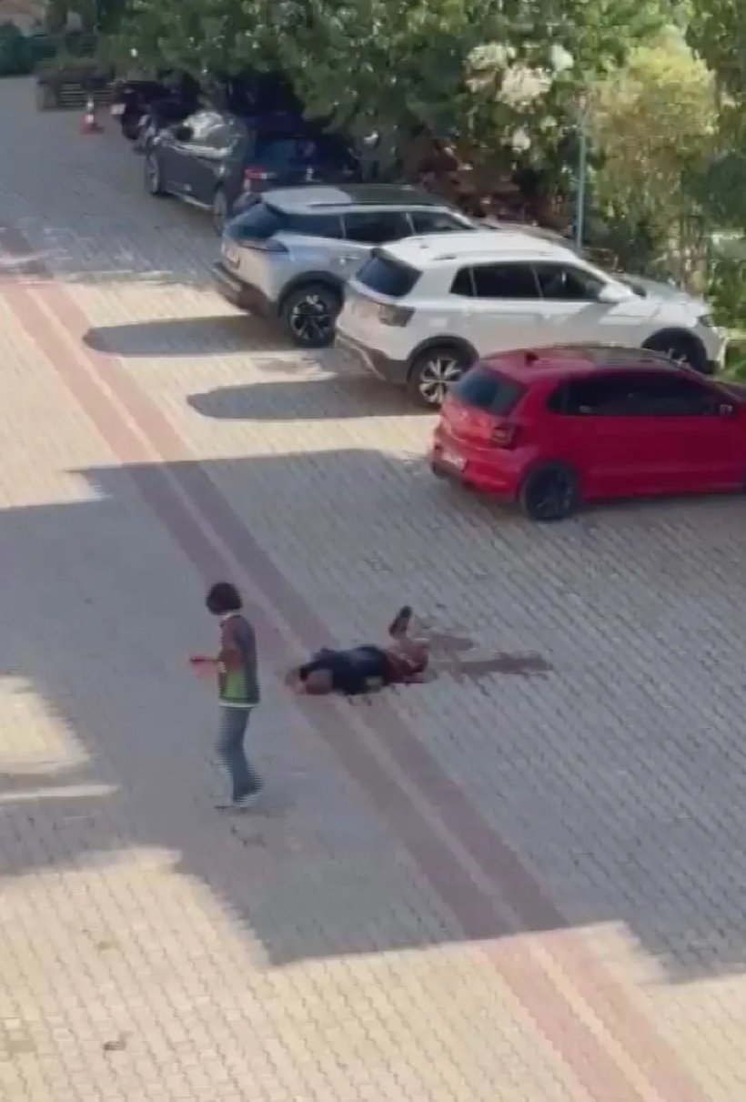 Gönül ilişkisi yaşadığı kadının oğlu tarafından öldürülmüştü! Kızı cenazeyi alırken gözyaşlarına boğuldu