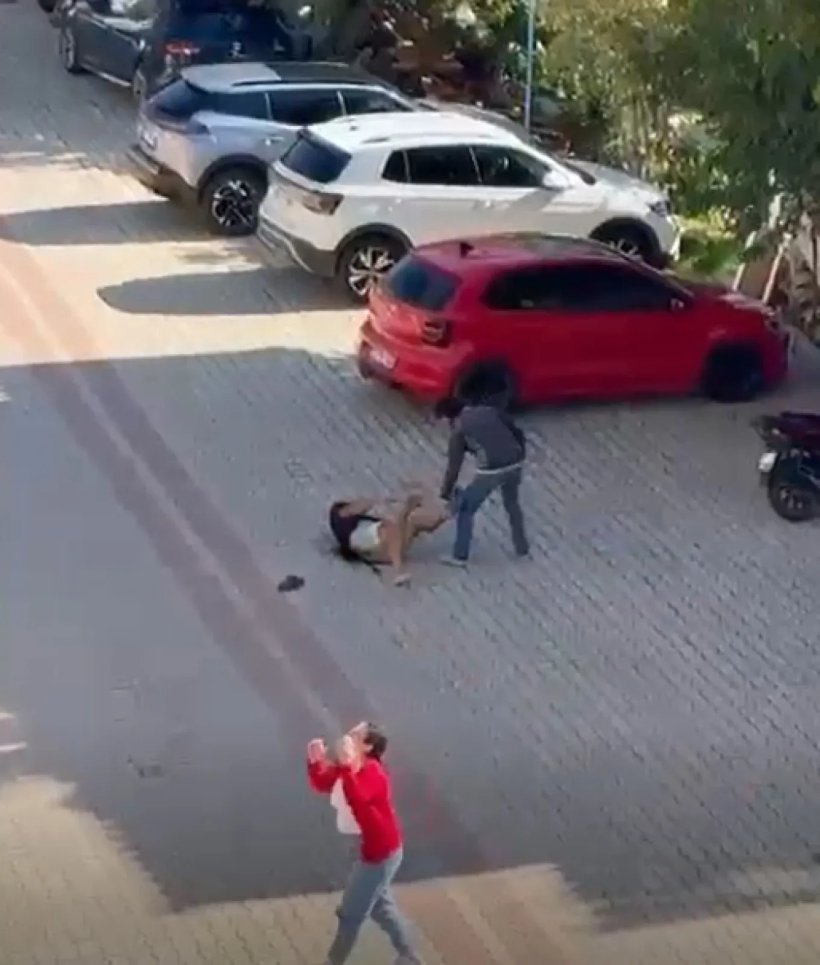 Gönül ilişkisi yaşadığı kadının oğlu tarafından öldürülmüştü! Kızı cenazeyi alırken gözyaşlarına boğuldu