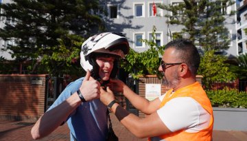 EMŞAV Alanya ve Emniyet Güçleri ücretsiz kask dağıttı