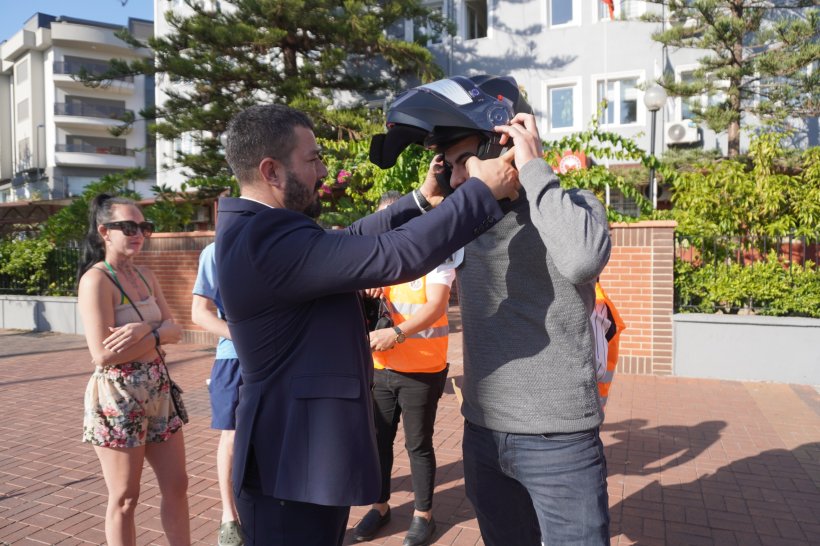 EMŞAV Alanya ve Emniyet Güçleri ücretsiz kask dağıttı
