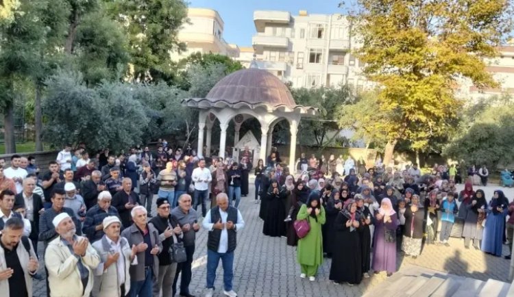 Umreciler dualarla uğurlandı