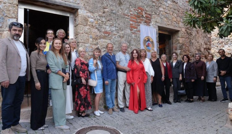 14 sanatçının 75 eseri Kızılkule'de sergileniyor