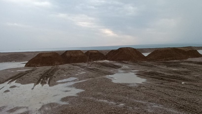 Çalınan plaj kamyonlarla geri getirildi