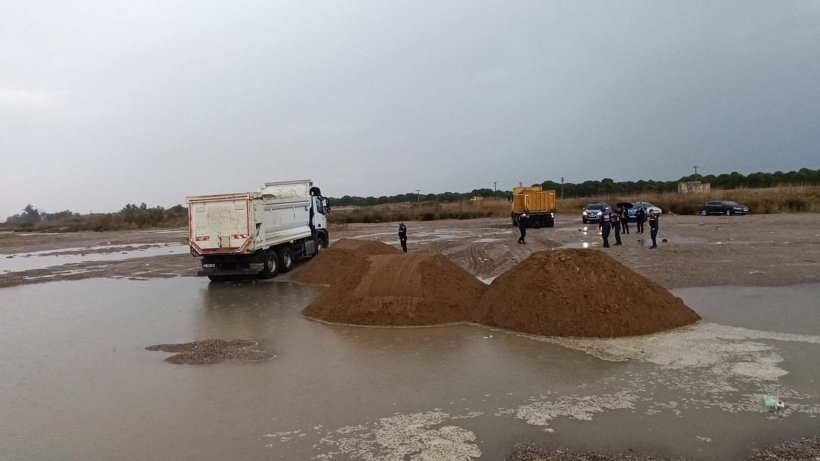 Çalınan plaj kamyonlarla geri getirildi