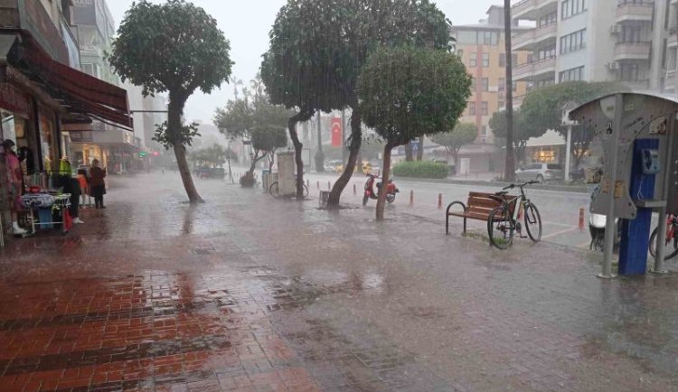 Antalya ve Alanya'ya sarı kodlu uyarı: Sağanak ve fırtına vuracak