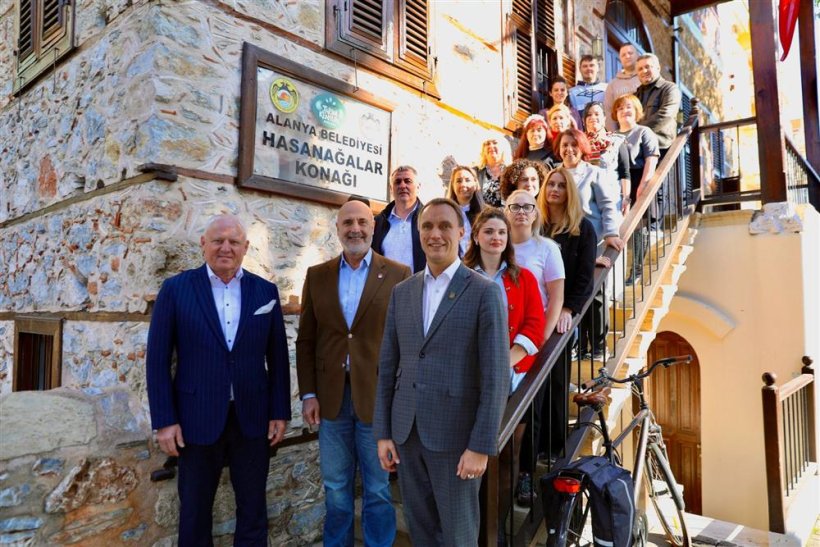 Rekor Katılım: Alanya Noel Pazarı şehir gündemine damga vurdu