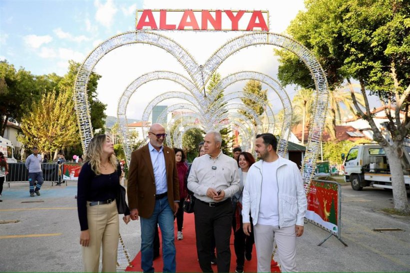 Rekor Katılım: Alanya Noel Pazarı şehir gündemine damga vurdu