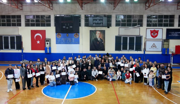 Alanya’da Zeybek Kursları 3’ncü dönemi tamamlandı