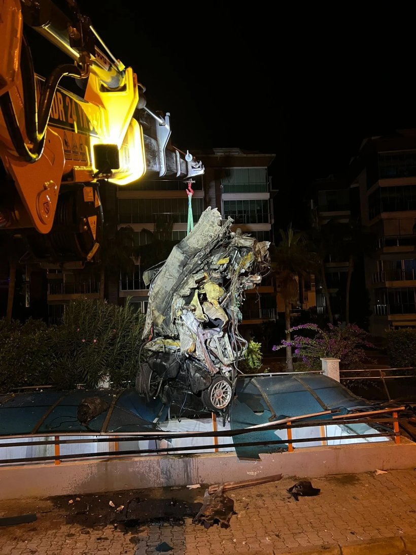 Enis K&ouml;m&uuml;rc&uuml; isimli gen&ccedil; kaza kurbanı oldu