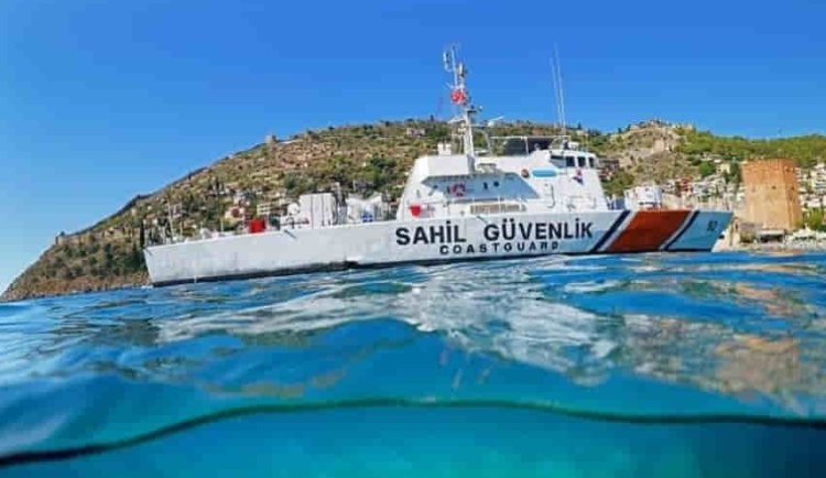 Alanya'da dalgalara kapılan şahsı Sahil Güvenlik son anda kurrtardı