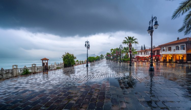 Alanya’da sağanak yağmur başlıyor