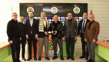 Ak Parti’den Alanyaspor’a destek ziyareti