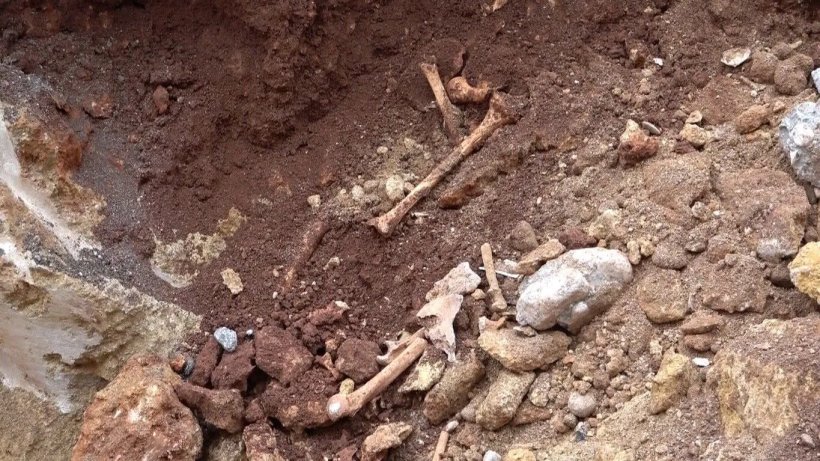 Antalya'da Altyapı &ccedil;alışmalarında insan kemikleri bulundu