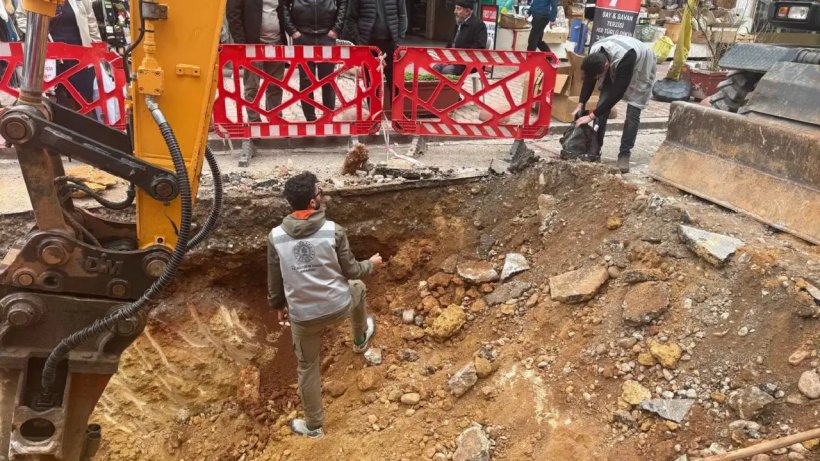 Antalya'da Altyapı &ccedil;alışmalarında insan kemikleri bulundu