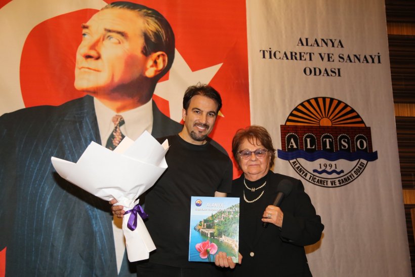 Alanya’da 'Mutlu Aile'nin Formülü Masaya Yatırıldı: Yoğun İlgi Gören Söyleşi