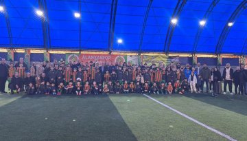 Çavuşoğlu'ndan İstanbul Futbol Okulu'na ziyaret