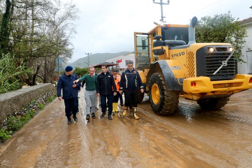 Alanya'da Sağanak Alarmı: Kaymakam Öztürk Kritik Noktaları Tek Tek İnceledi