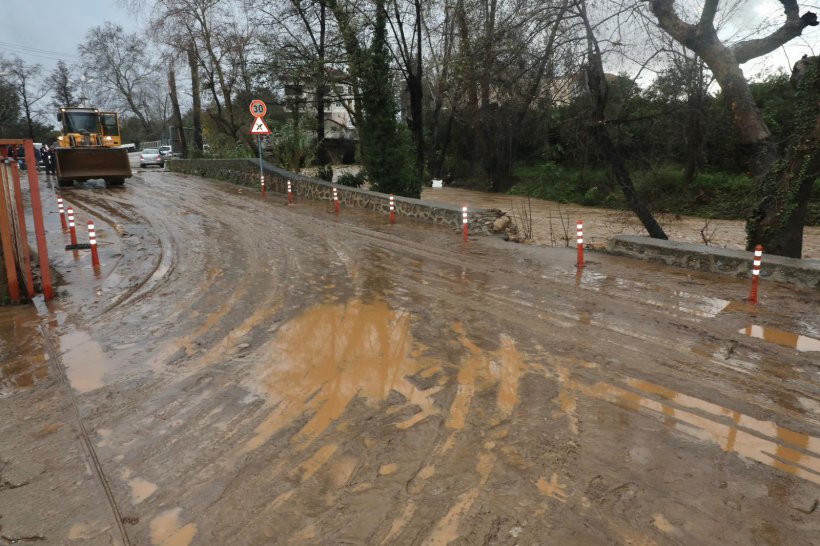 Alanya'da Sağanak Alarmı: Kaymakam Öztürk Kritik Noktaları Tek Tek İnceledi