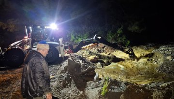 Alanya’da Kırmızı Alarm: Belediye Ekipleri Yağışa Karşı Siper Oldu