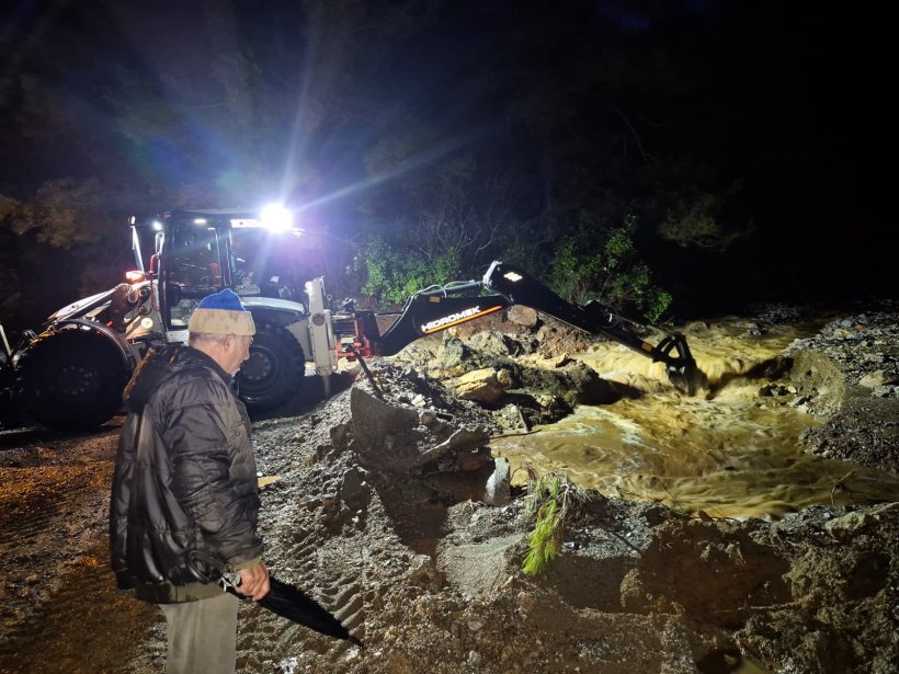 Alanya’da Kırmızı Alarm: Belediye Ekipleri Yağışa Karşı Siper Oldu