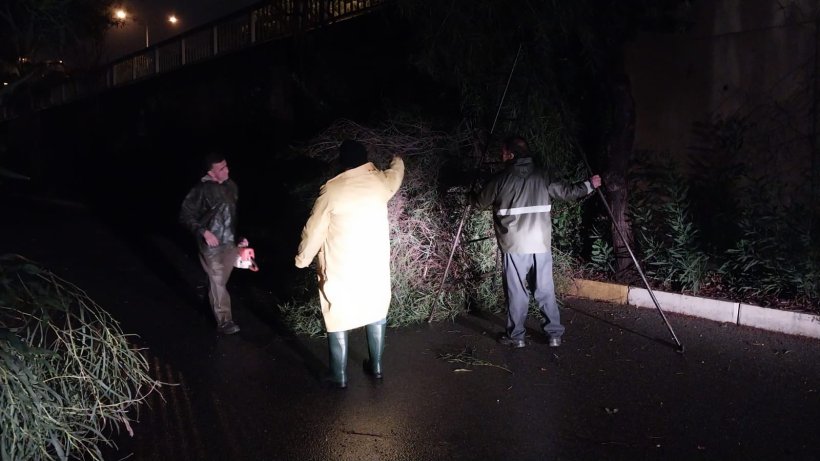 Alanya’da Kırmızı Alarm: Belediye Ekipleri Yağışa Karşı Siper Oldu