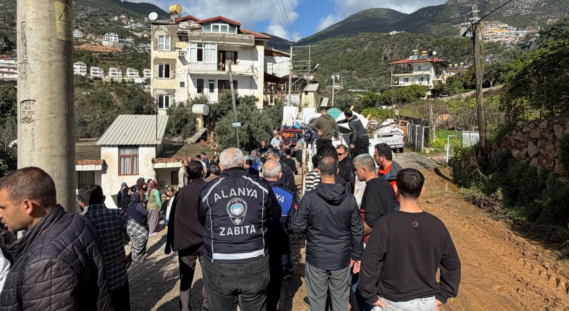 Alanya’da Toprak Kayması Nedeniyle 5 Bina Acil Olarak Tahliye Edildi