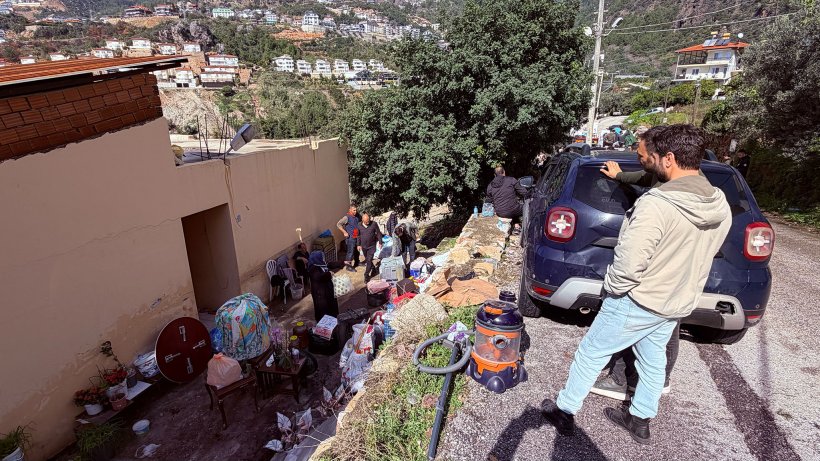 Alanya’da Toprak Kayması Nedeniyle 5 Bina Acil Olarak Tahliye Edildi