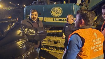 AK Parti Alanya Gençlik Kolları üyelerinden afet bölgesine destek