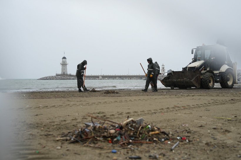Alanya’da Fırtına ve sel sonrası seferberlik: Ekipler Hasarın İzlerini Siliyor