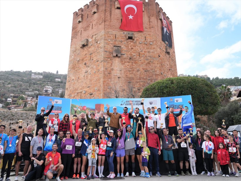 Alanya Mavi Gözlü Dev Adama'a hasretle koştu