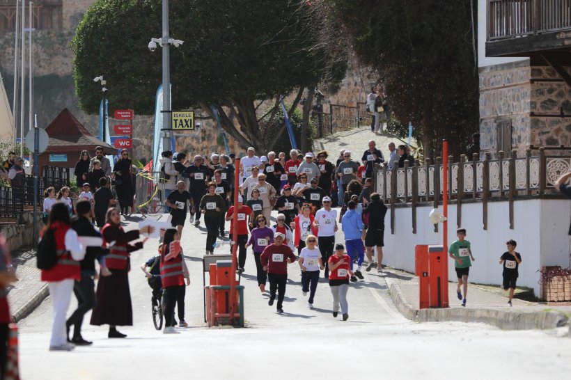 Alanya Mavi Gözlü Dev Adama'a hasretle koştu