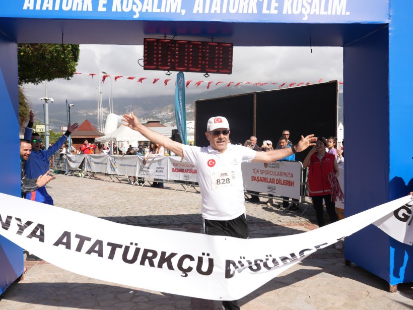 Alanya Mavi Gözlü Dev Adama'a hasretle koştu