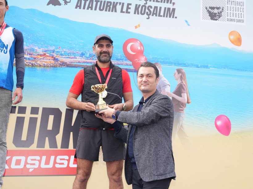 Alanya Mavi Gözlü Dev Adama'a hasretle koştu