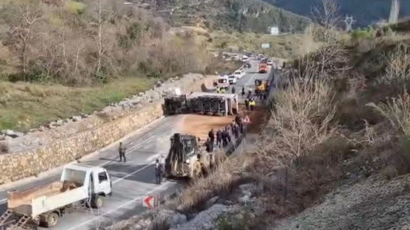 Alanya’da Feci Kaza: Freni Boşalan TIR Dehşet Saçtı, Sürücü Tutuklandı