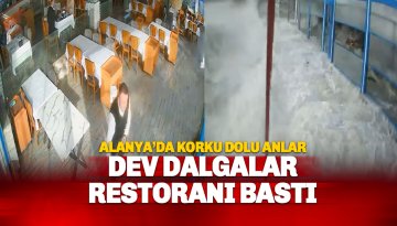 Alanya'da dev dalgalar restoranı yuttu: Müşteriler ve garson son anda kurtuldu