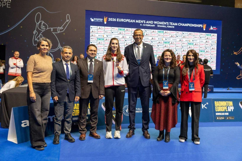 ALKÜ'den badminton desteği