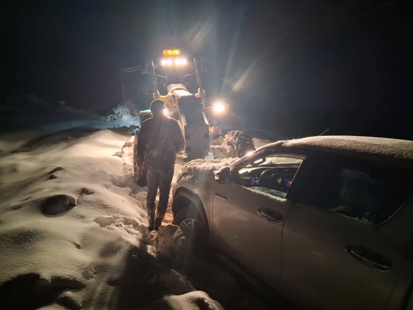 Antalya B&uuml;y&uuml;kşehir Belediyesi yağışın izlerini siliyor