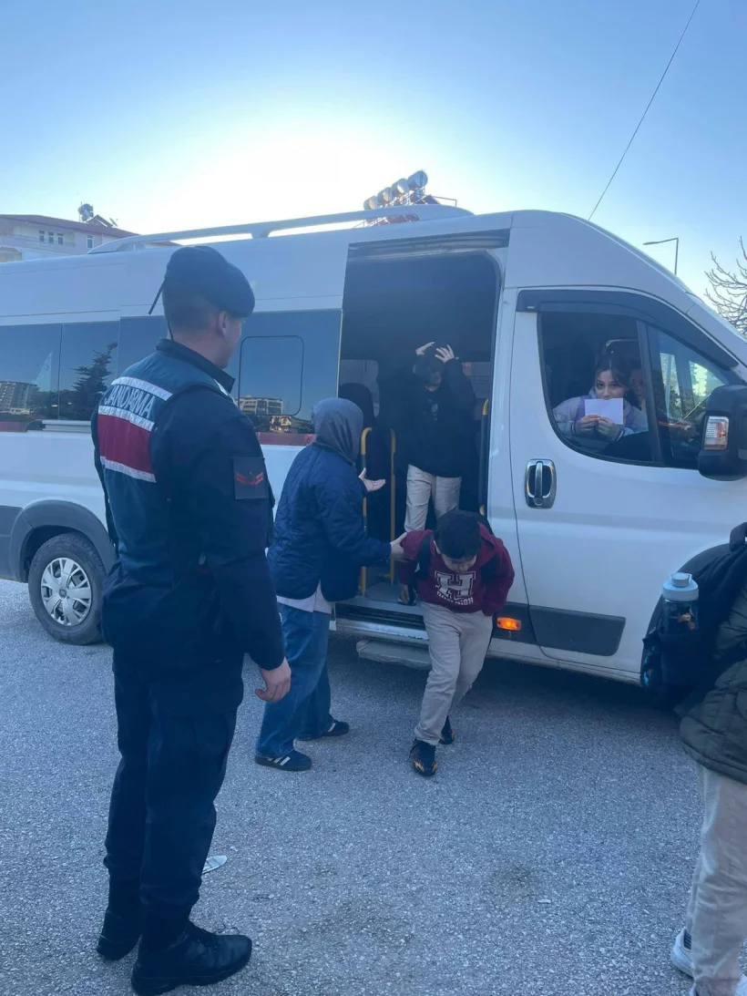 Alanya’da Okul Önlerinde Jandarmadan 'Huzurlu Okul Önleri' Uygulaması