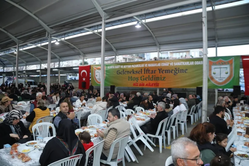 Alanya'da Pazarcılar Odası Üyeleri İftar Sofrasında Buluştu