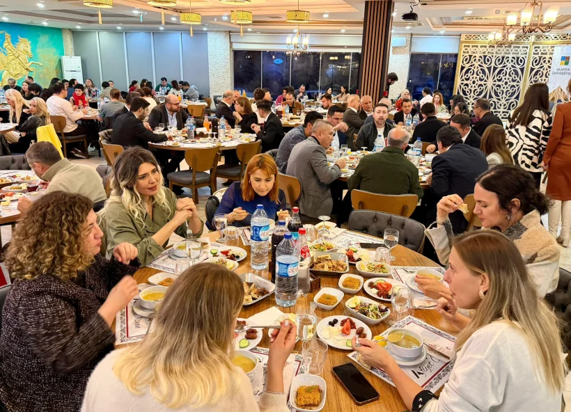 Kaymakam Öztürk, Üniversitelilerle İftarda Buluştu