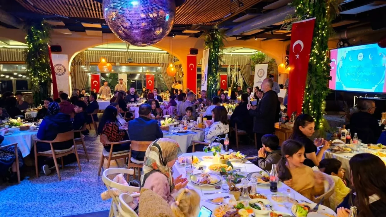 Alanya’da Dünya Yetimler Günü’nde Gönül Sofrası Kuruldu