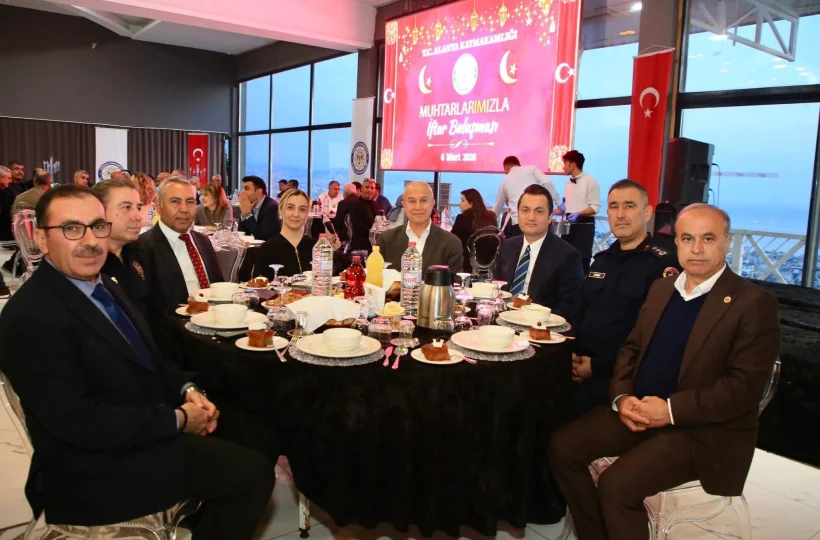Kaymakam &Ouml;zt&uuml;rk Muhtarlarla İftarda Buluştu