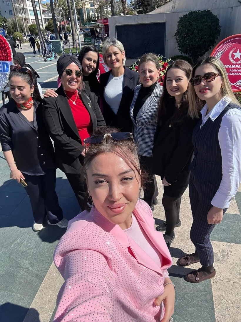 Alanya'da 8 Mart Ruhu: Sokaklarda Dayanışma Var 💜