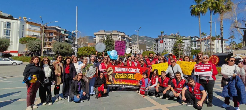 Alanya'da 8 Mart Ruhu: Sokaklarda Dayanışma Var 💜