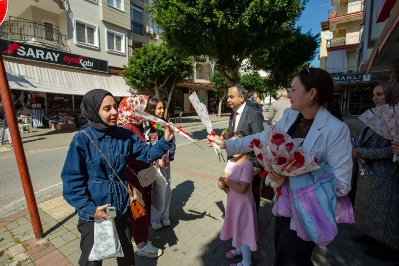 Alanya'da 8 Mart Ruhu: Sokaklarda Dayanışma Var 💜
