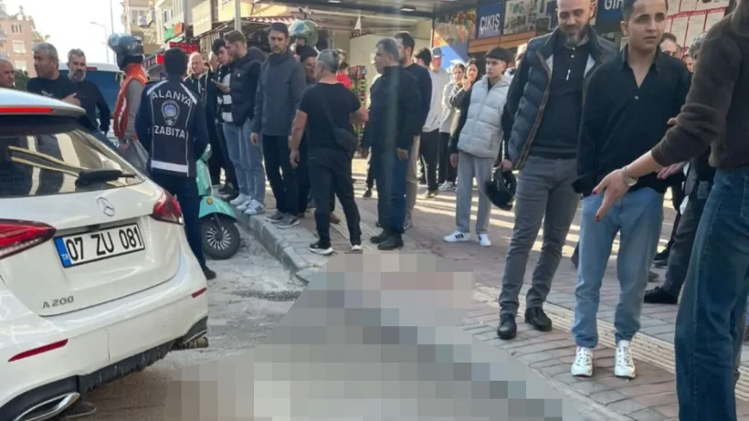 Alanya’da Kanlı Kavga: Boğazından Bıçaklanan Genci Polis Hastaneye Yetiştirdi!