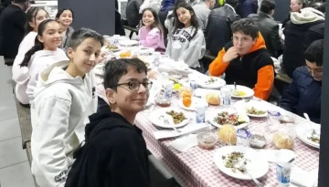 Tahir Tuluk Ortaokulu’nda Gönül Köprüleri Kuruldu: 6-C Sınıfı İftarda Buluştu 🌙