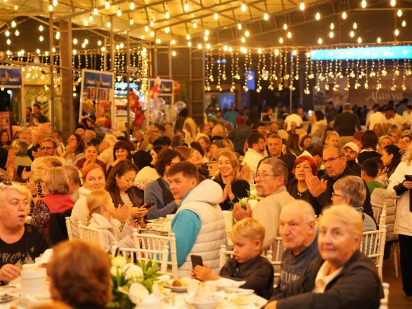 Alanya&rsquo;da yerleşik yabancılar iftar sofrasında buluştu