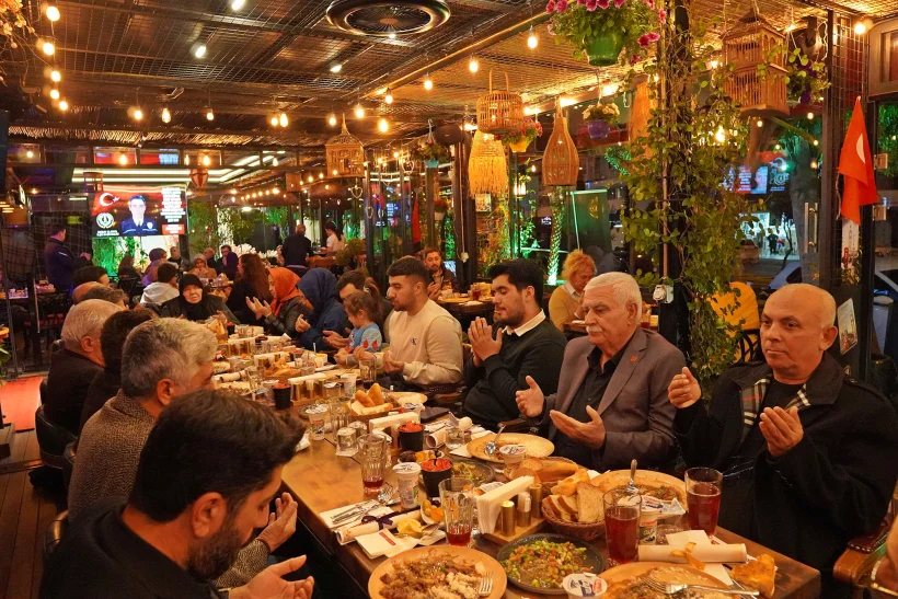 EMŞAV&rsquo;dan şehit ailelerine iftar programı