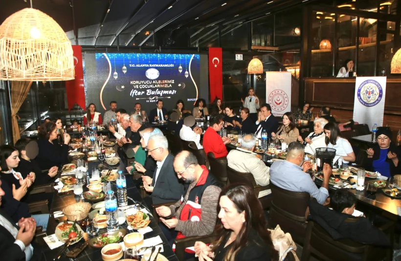 🌙 Alanya&rsquo;da G&ouml;n&uuml;l Sofrası: Koruyucu Aileler İftarda Buluştu